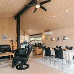 4 Star In Oster Assels-by Traum