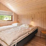 4 Star In Oster Assels-by Traum